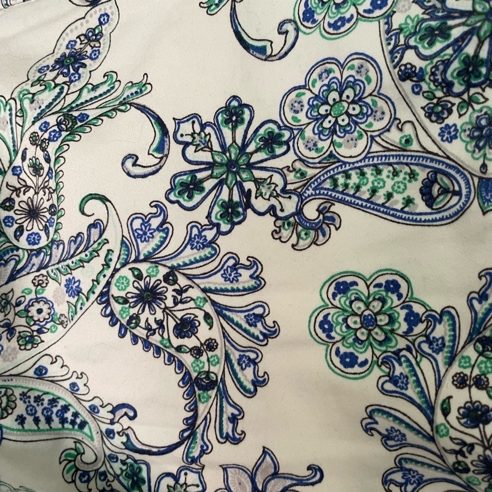Floral Patterned Women's Shorts - Picture 3 of 8